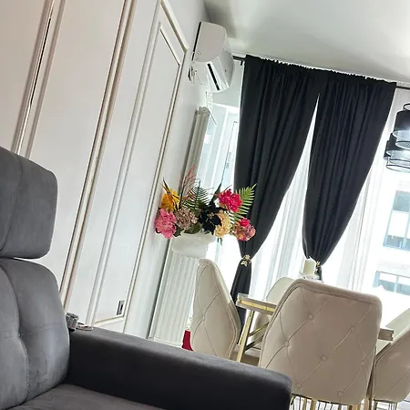 Alezzi Odyssey Luxury Pool *