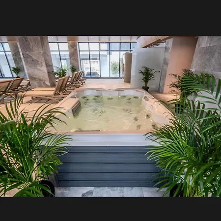 Luxury Pool &
